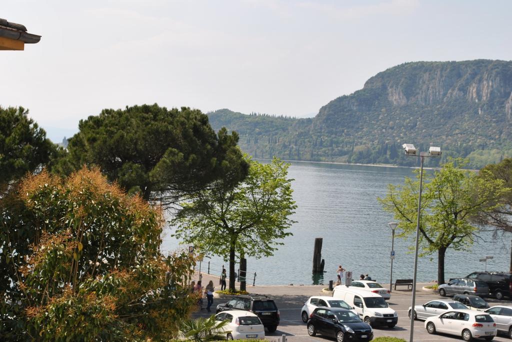 Albergo Alla Rocca Garda  Bagian luar foto