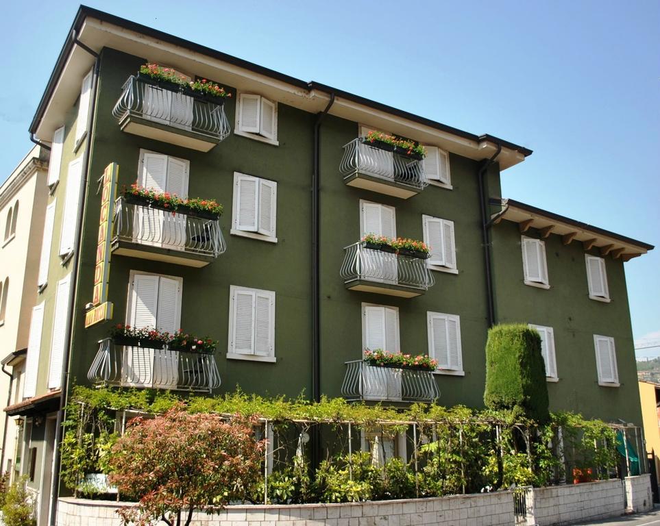 Albergo Alla Rocca Garda  Bagian luar foto