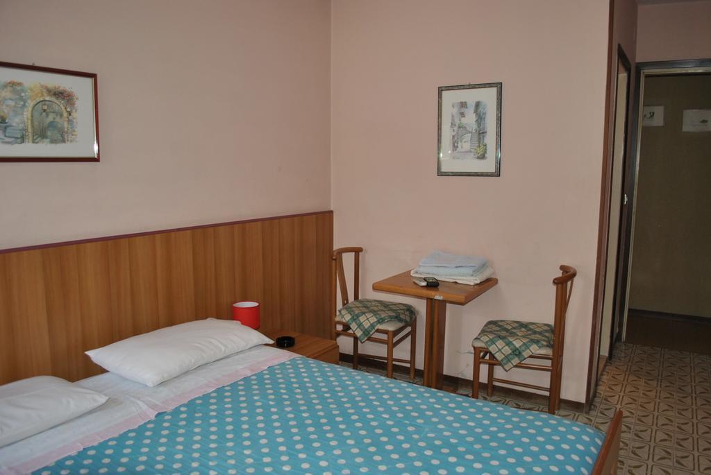 Albergo Alla Rocca Garda  Ruang foto