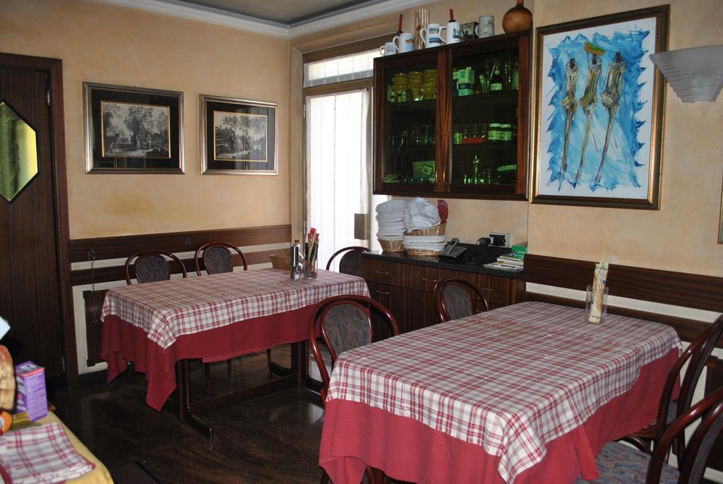 Albergo Alla Rocca Garda  Bagian luar foto