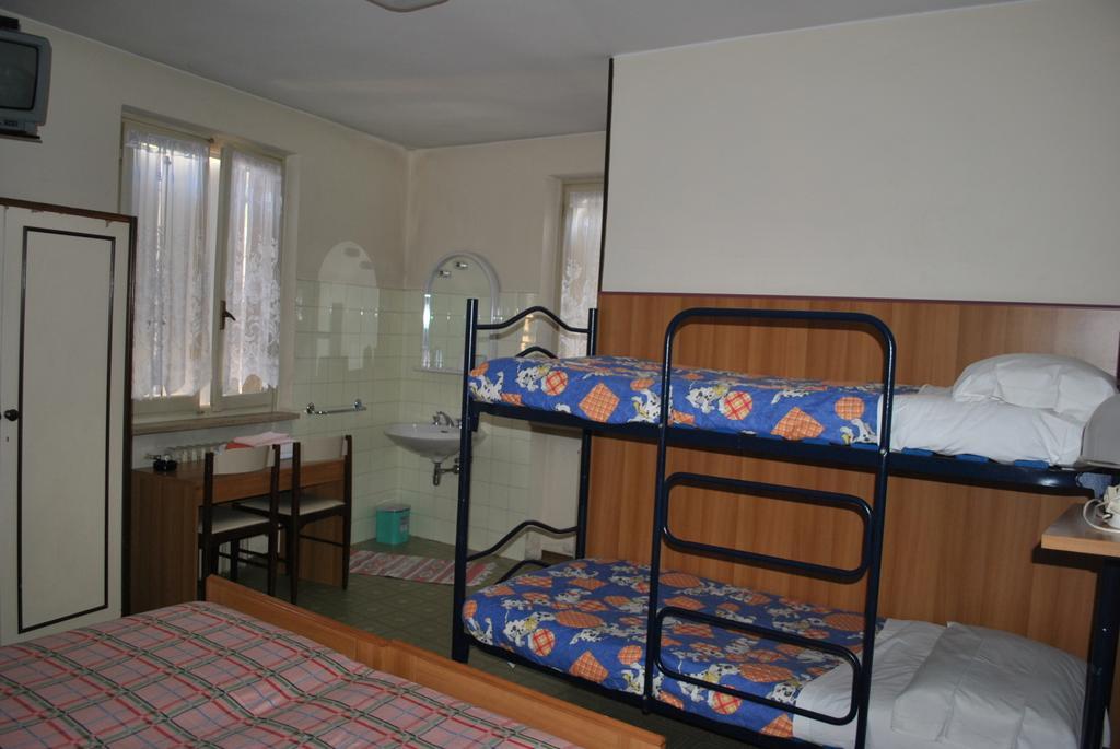 Albergo Alla Rocca Garda  Ruang foto