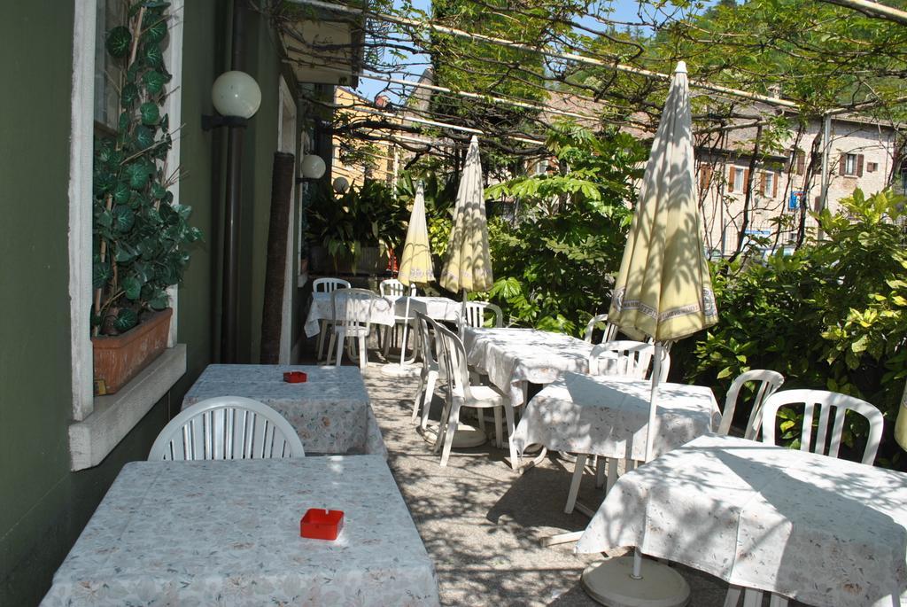 Albergo Alla Rocca Garda  Bagian luar foto