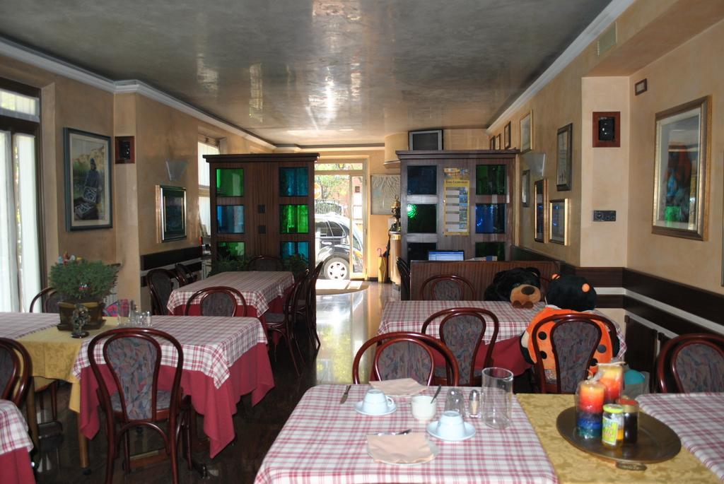 Albergo Alla Rocca Garda  Bagian luar foto