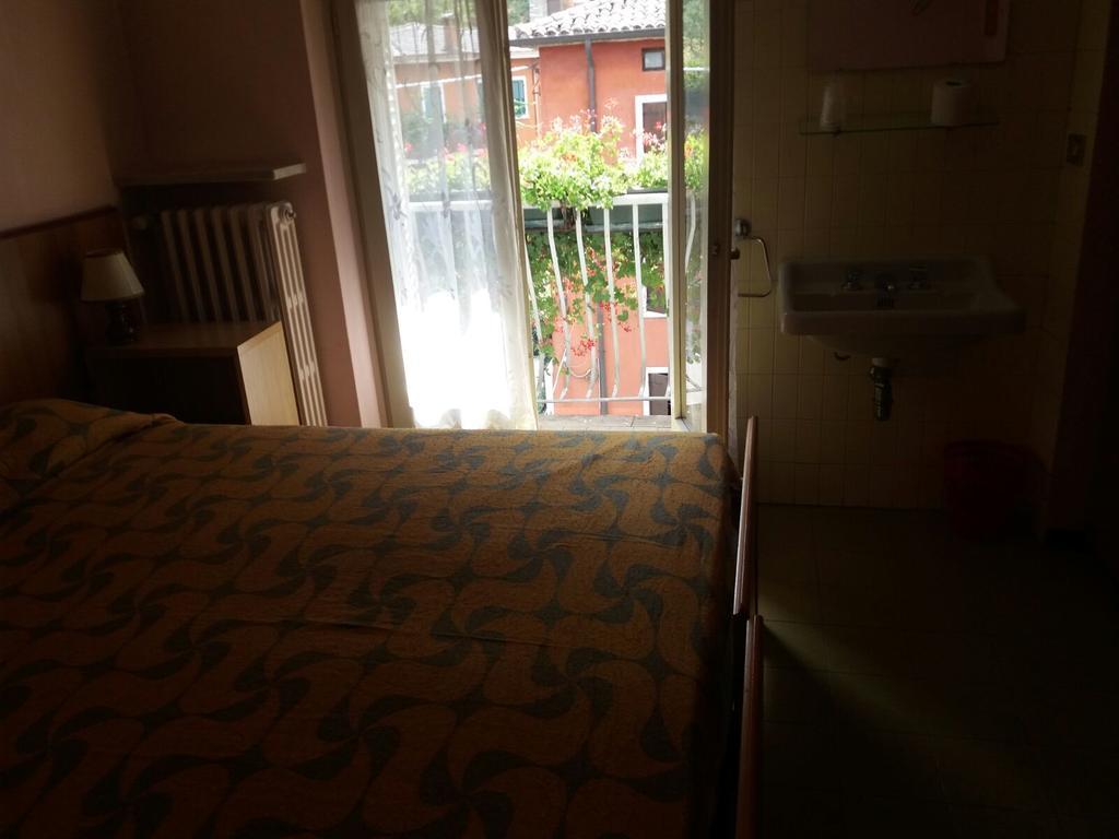 Albergo Alla Rocca Garda  Bagian luar foto