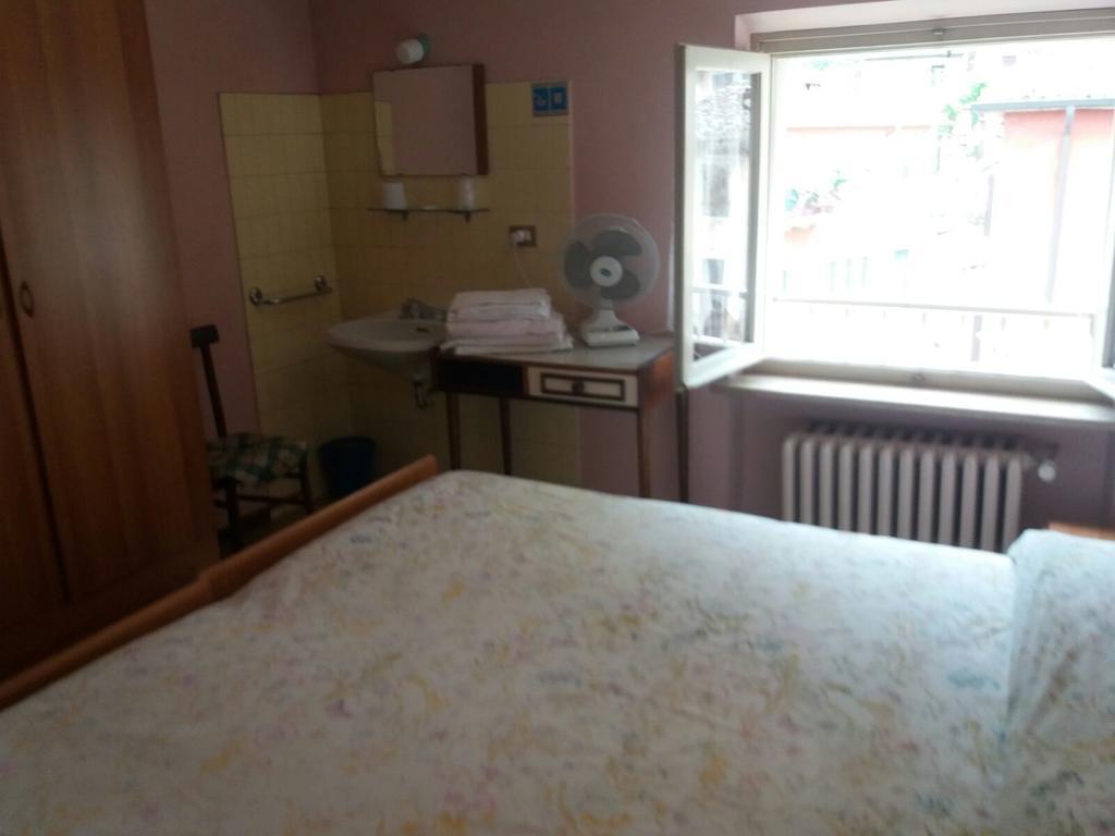 Albergo Alla Rocca Garda  Bagian luar foto